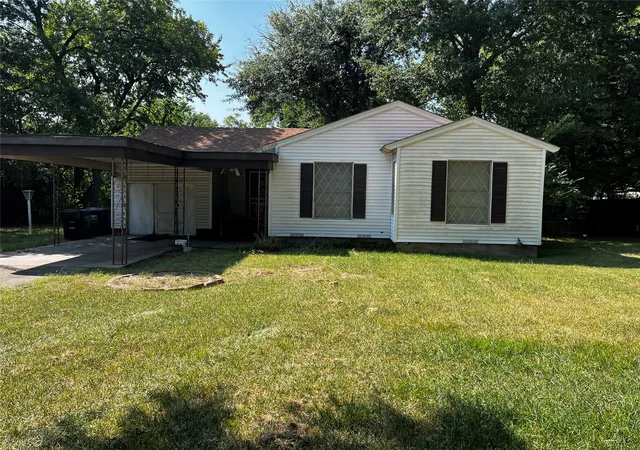 Photo 1 of Single family home for sale at 1005 Commerce Dr, Greenville, TX 75401 | MLS# 21348701 | Listing updated on 2026-09-24