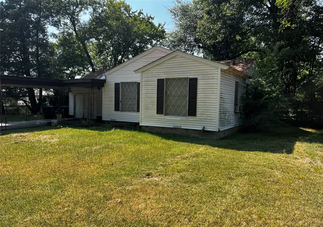 Photo 2 of Single family home for sale at 1005 Commerce Dr, Greenville, TX 75401 | MLS# 21348701 | Listing updated on 2026-09-24