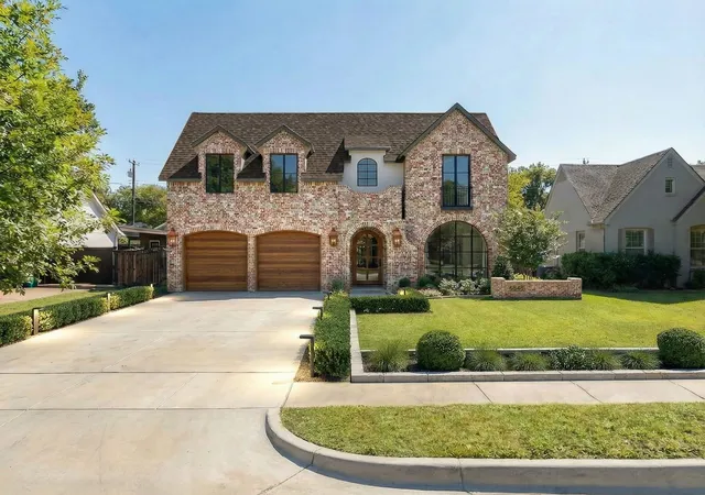 Photo 1 of Mansion for sale at 6848 Clayton Ave, Dallas, TX 75214 | MLS# 21348370 | Listing updated on 2026-08-05