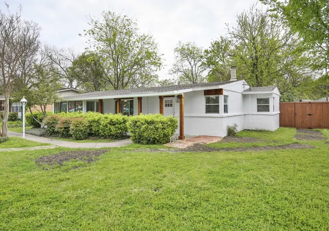 3rd image of 426 Pittman St, Richardson, TX 75081 | MLS# 21349640