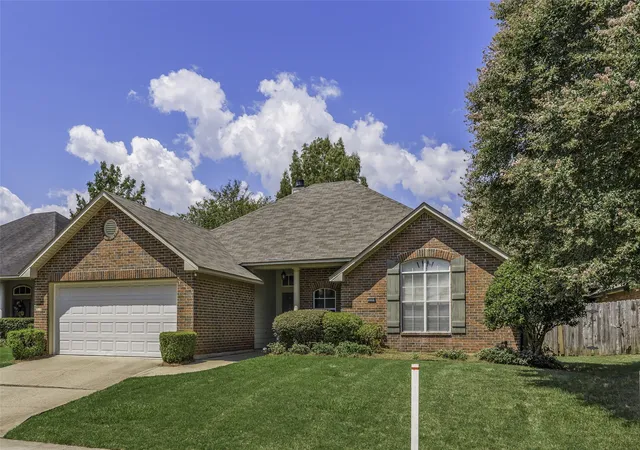 Single family home for sale at 111 Riverbrooke Dr, Shreveport, LA 71115 | MLS# 21348782