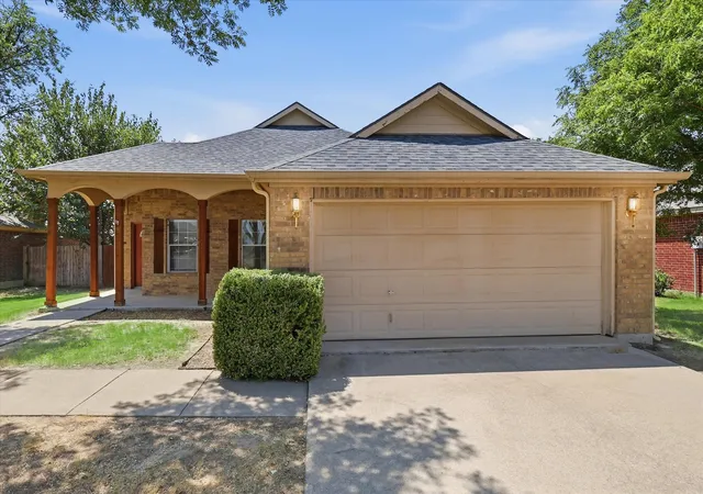 4th image of 3003 Lake Ridge Dr, Sanger, TX 76266 | MLS# 21349966