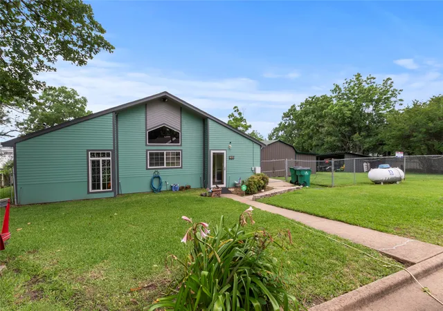 4th image of 250 Whispering Oaks Trl, Mabank, TX 75156 | MLS# 21349952