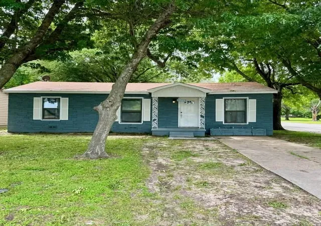 1st image of 1505 Lynn St, Bonham, TX 75418 | MLS# 21349044