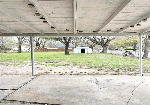 3rd image of 1505 Lynn St, Bonham, TX 75418 | MLS# 21349044