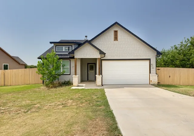 1st image of 310 Oakwood Ave, Jacksboro, TX 76458 | MLS# 21350039