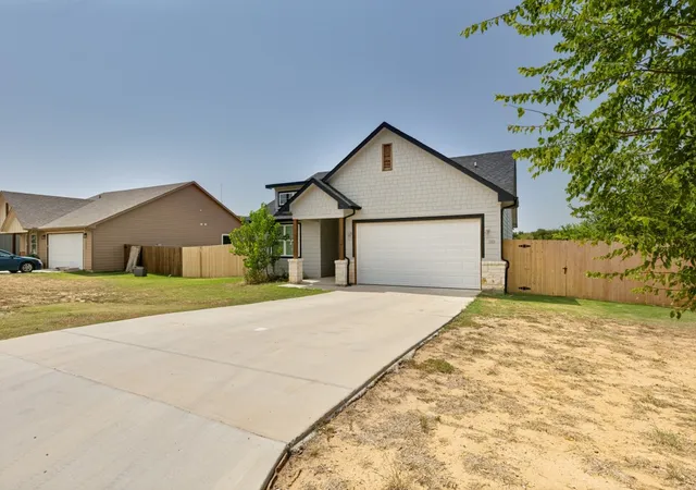 2nd image of 310 Oakwood Ave, Jacksboro, TX 76458 | MLS# 21350039