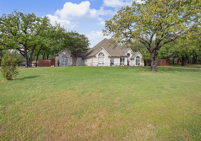2nd image of 1029 Oakridge Ct, Burleson, TX 76028 | MLS# 21350123