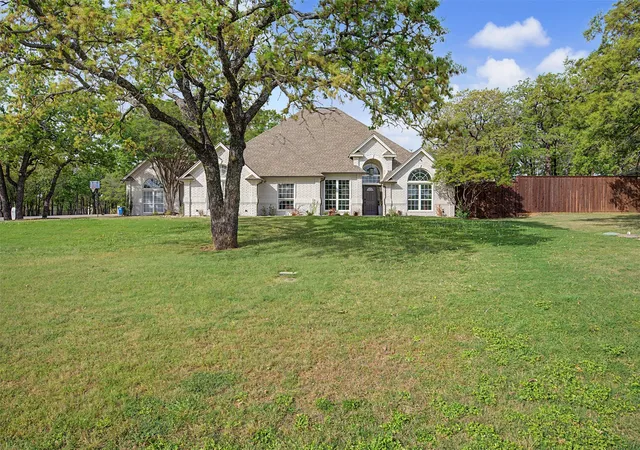 3rd image of 1029 Oakridge Ct, Burleson, TX 76028 | MLS# 21350123