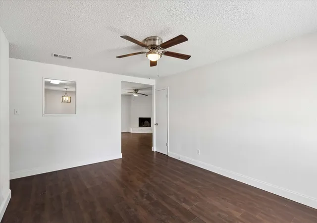 3rd image of 401 S Walnut Creek Dr, Mansfield, TX 76063 | MLS# 21350075