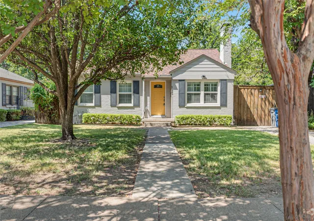 Photo 1 of Sale Pending at 5423 Stoneleigh Ave, Dallas, TX 75235 | MLS# 21346371 | Listing updated on 2026-08-31