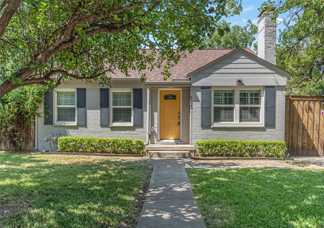 Photo 2 of Sale Pending at 5423 Stoneleigh Ave, Dallas, TX 75235 | MLS# 21346371 | Listing updated on 2026-08-31