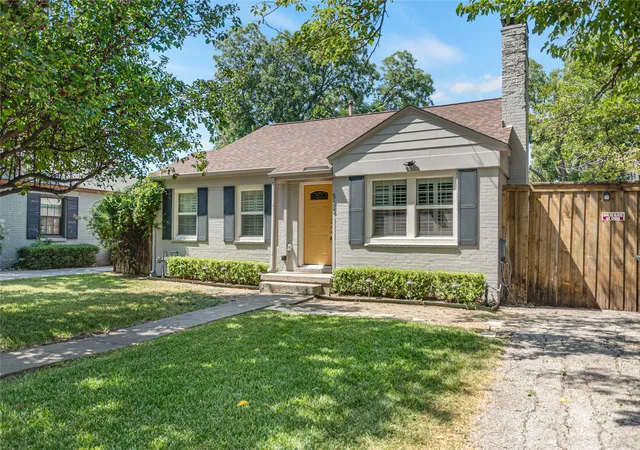 Photo 3 of Sale Pending at 5423 Stoneleigh Ave, Dallas, TX 75235 | MLS# 21346371 | Listing updated on 2026-08-31