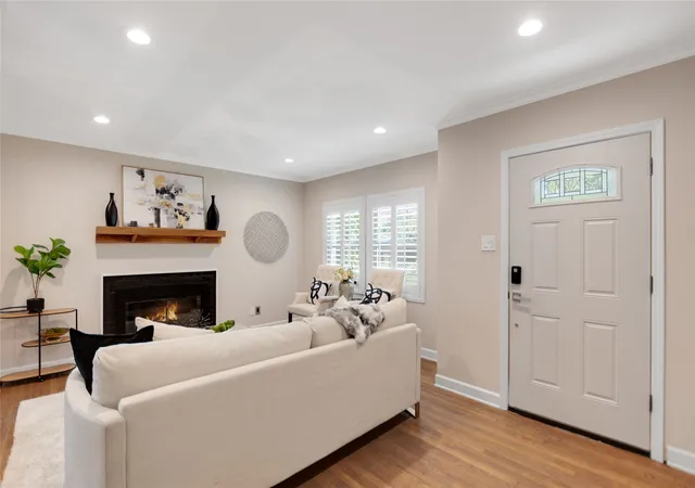 Photo 4 of Sale Pending at 5423 Stoneleigh Ave, Dallas, TX 75235 | MLS# 21346371 | Listing updated on 2026-08-31
