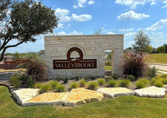 Photo 3 of Sale Pending at 2032 Osage Trl, Mesquite, TX 75149 | MLS# 21340005 | Listing updated on 2026-08-17