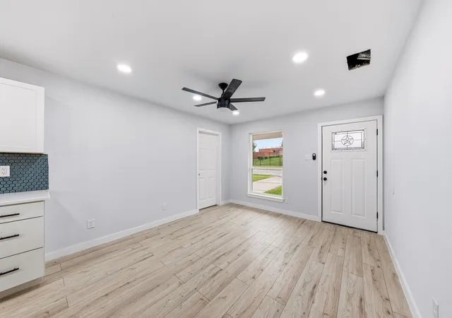 2nd image of 3842 Soft Wind Dr, Dallas, TX 75241 | MLS# 21349976