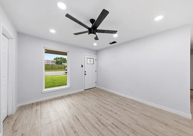 3rd image of 3842 Soft Wind Dr, Dallas, TX 75241 | MLS# 21349976