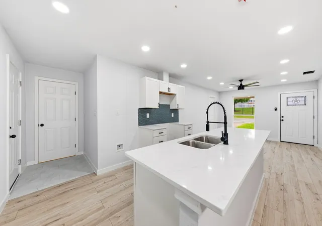 5th image of 3842 Soft Wind Dr, Dallas, TX 75241 | MLS# 21349976