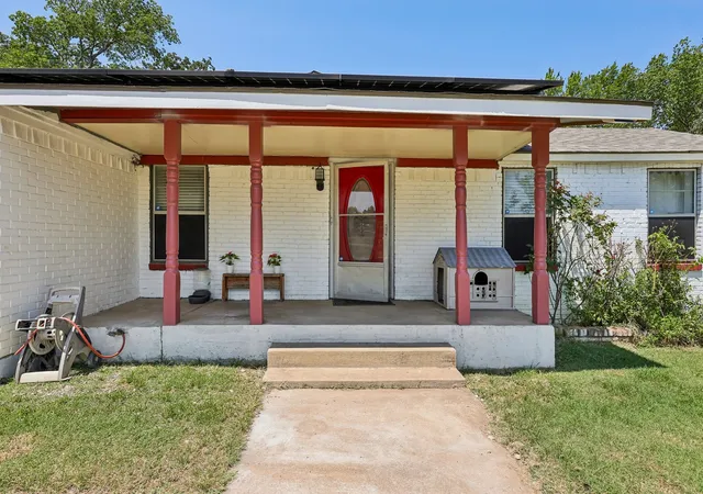 Photo 3 of Single family home for sale at 2450 S Burleson Blvd, Burleson, TX 76028 | MLS# 21349334 | Listing updated on 2026-08-26