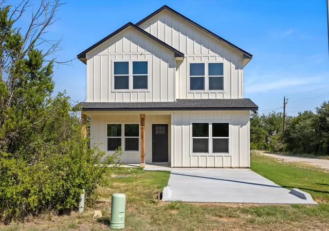 Photo 1 of Sale Pending at 5660 Lone Star Cir, Granbury, TX 76048 | MLS# 21350121 | Listing updated on 2026-10-06