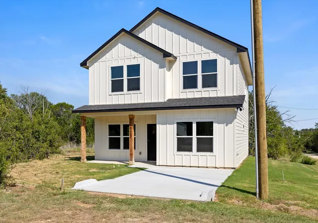 Photo 2 of Sale Pending at 5660 Lone Star Cir, Granbury, TX 76048 | MLS# 21350121 | Listing updated on 2026-10-06