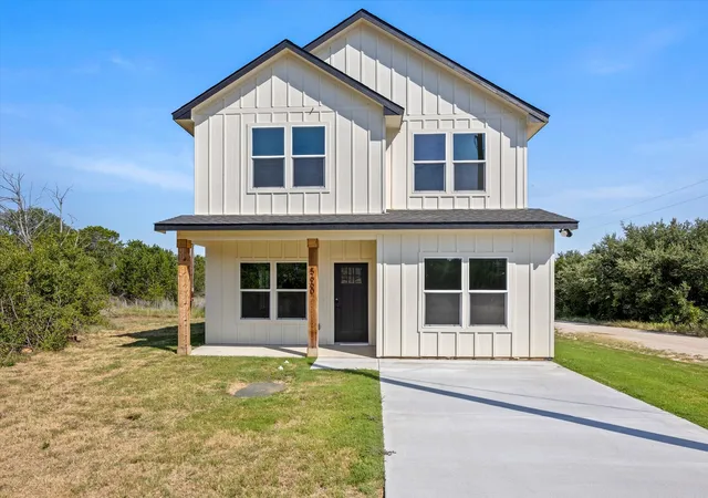 Photo 3 of Sale Pending at 5660 Lone Star Cir, Granbury, TX 76048 | MLS# 21350121 | Listing updated on 2026-10-06