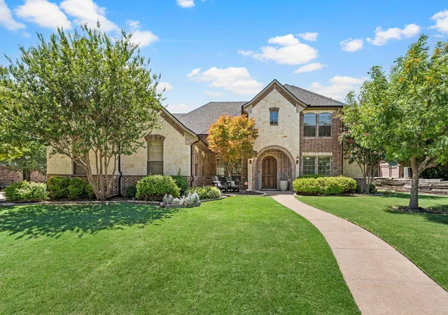 Photo 1 of Sale Pending at 2005 Sleepy Hollow Ln, Rockwall, TX 75032 | MLS# 21350170 | Listing updated on 2026-08-30
