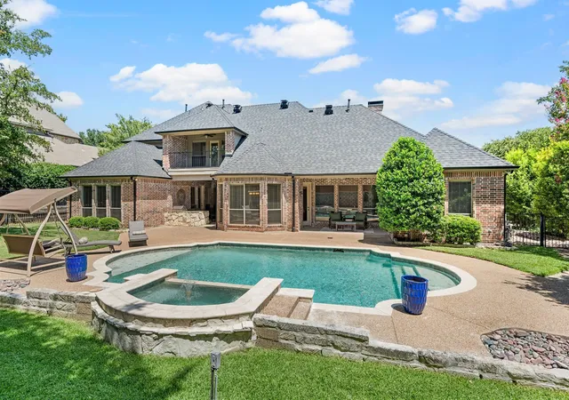 Photo 2 of Sale Pending at 2005 Sleepy Hollow Ln, Rockwall, TX 75032 | MLS# 21350170 | Listing updated on 2026-08-30