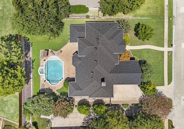 Photo 3 of Sale Pending at 2005 Sleepy Hollow Ln, Rockwall, TX 75032 | MLS# 21350170 | Listing updated on 2026-08-30