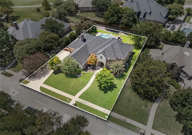 Photo 3 of Sale Pending at 2005 Sleepy Hollow Ln, Rockwall, TX 75032 | MLS# 21350170 | Listing updated on 2026-08-30