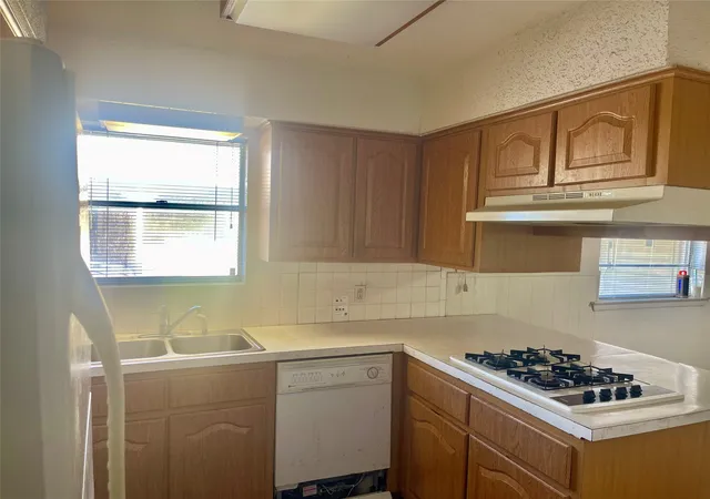 Photo 4 of Sale Pending at 2110 Se 25Th Ave, Mineral Wells, TX 76067 | MLS# 21348980 | Listing updated on 2026-09-29