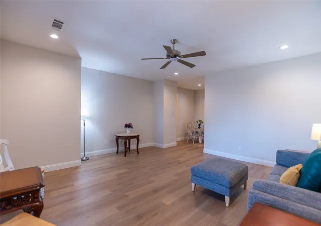 Listing Photo 4 - Condo for sale in building located at 10660 Park Vlg Pl, Dallas, TX 75230 - Unit #Unit C