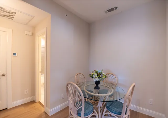 Listing Photo 5 - Condo for sale in building located at 10660 Park Vlg Pl, Dallas, TX 75230 - Unit #Unit C