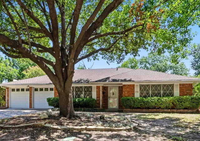 4th image of 1710 Surrey Cir, Grand Prairie, TX 75050 | MLS# 21318664