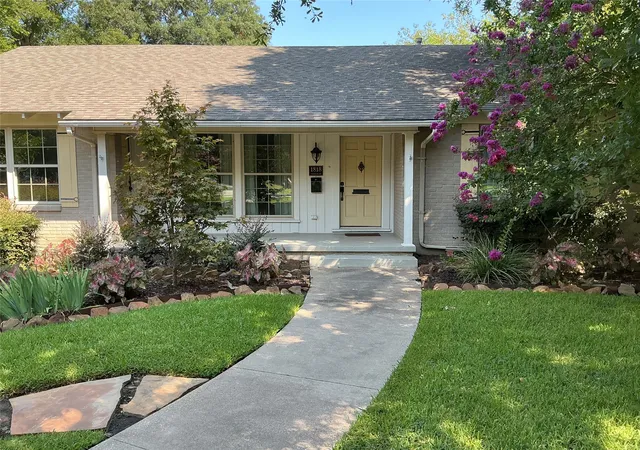 Photo 1 of Single family home for sale at 1818 Maplewood Ave, Corsicana, TX 75110 | MLS# 21347325 | Listing updated on 2026-08-23