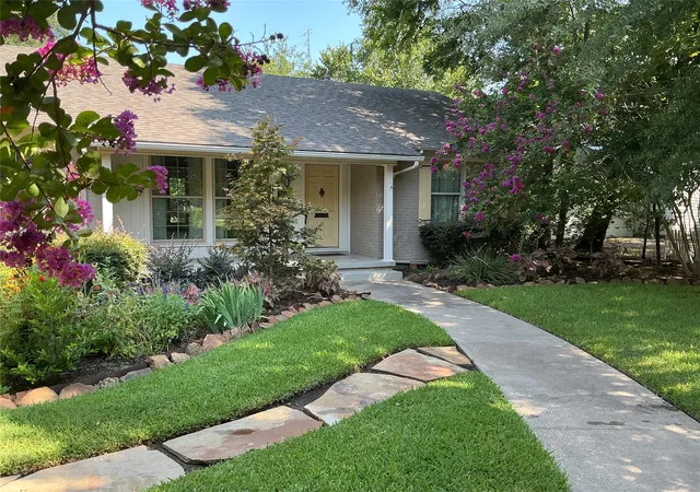 Photo 2 of Single family home for sale at 1818 Maplewood Ave, Corsicana, TX 75110 | MLS# 21347325 | Listing updated on 2026-08-23