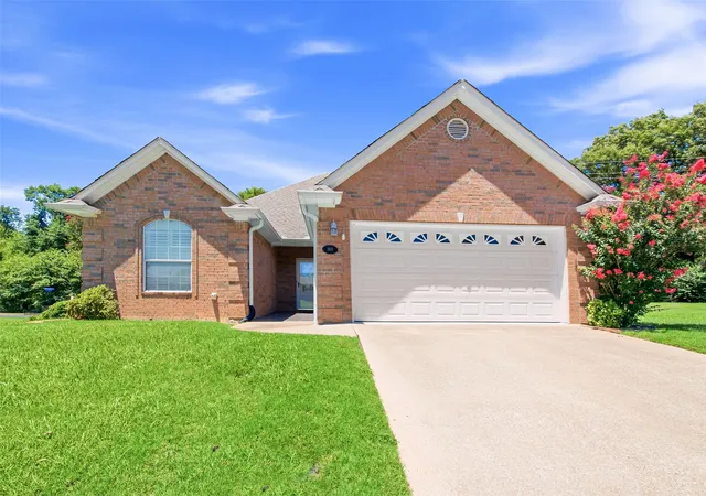 1st image of 1801 Hollylake Cir, Tyler, TX 75703 | MLS# 21343717