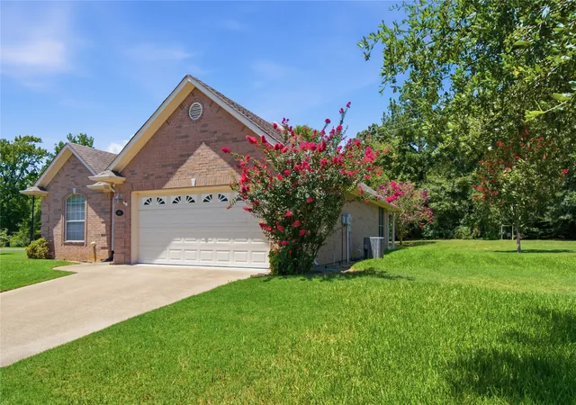 2nd image of 1801 Hollylake Cir, Tyler, TX 75703 | MLS# 21343717