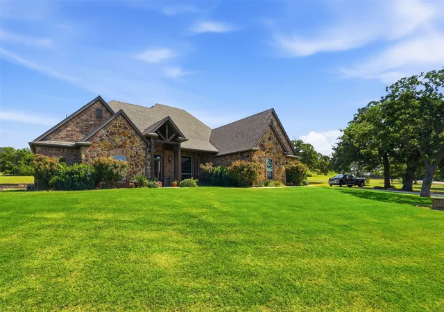 Photo 1 of Single family home for sale at 3518 Old Mineral Wells Hwy, Weatherford, TX 76088 | MLS# 21350093 | Listing updated on 2026-08-06