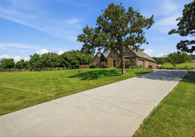 Photo 3 of Single family home for sale at 3518 Old Mineral Wells Hwy, Weatherford, TX 76088 | MLS# 21350093 | Listing updated on 2026-08-06