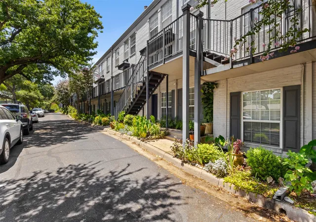 2nd image of 7801 Royal Ln, Dallas, TX 75230 | MLS# 21349688
