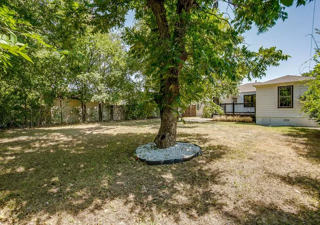 26th image of 2704 W Biddison St, Fort Worth, TX 76109 | MLS# 21345608
