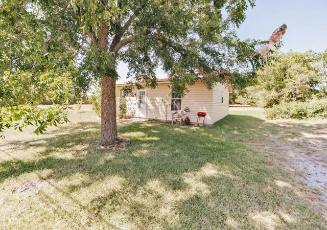 1st image of 304 Missouri St, Bowie, TX 76230 | MLS# 21350449