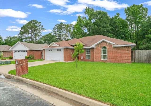 Photo 2 of Sale Pending at 341 Frederick Cir, Flint, TX 75762 | MLS# 21350458 | Listing updated on 2026-08-26
