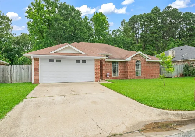 Photo 3 of Sale Pending at 341 Frederick Cir, Flint, TX 75762 | MLS# 21350458 | Listing updated on 2026-08-26