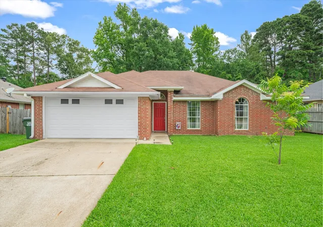 Photo 3 of Sale Pending at 341 Frederick Cir, Flint, TX 75762 | MLS# 21350458 | Listing updated on 2026-08-26