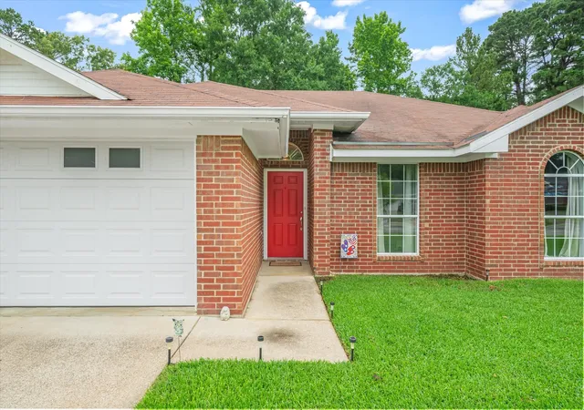 Photo 4 of Sale Pending at 341 Frederick Cir, Flint, TX 75762 | MLS# 21350458 | Listing updated on 2026-08-26