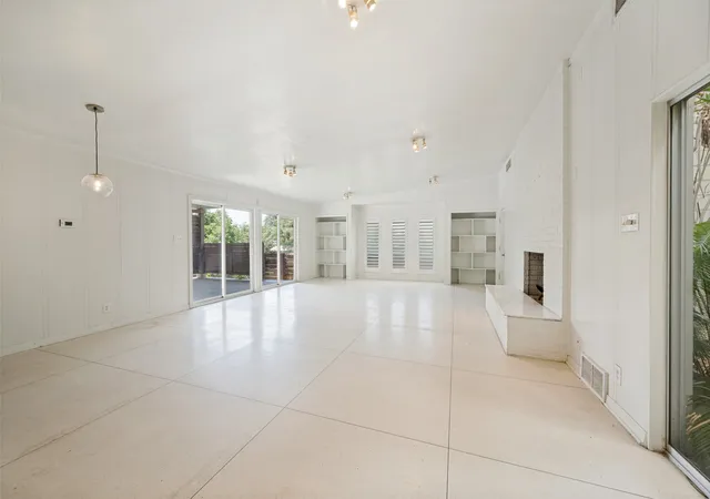 Photo 4 of Single family home for sale at 4013 Clayton Rd E, Fort Worth, TX 76116 | MLS# 21323284 | Listing updated on 2026-08-05