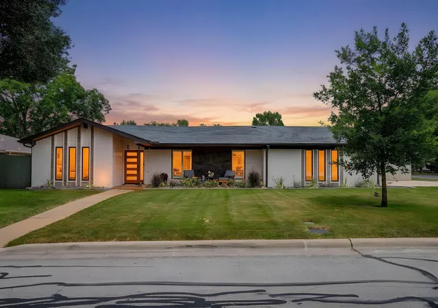 Photo 40 of Sale Pending at 400 Glenn Dr, Hurst, TX 76053 | MLS# 21350383 | Listing updated on 2026-08-17