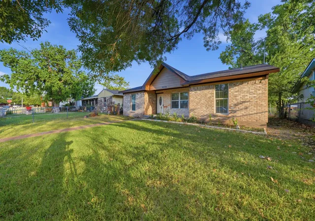 3rd image of 10124 Shayna Dr, Dallas, TX 75217 | MLS# 21350332